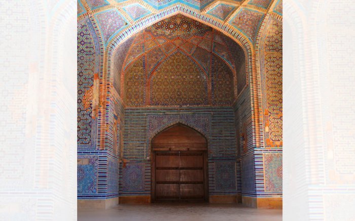 100 куполов и ни одного минарета: чем так уникальна эта малоизвестная мечеть в пакистанском Карачи?