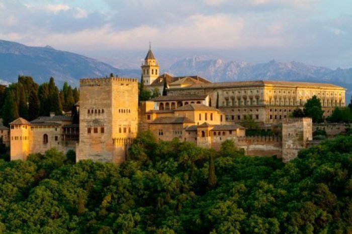 Альгамбра, фламенко и паэлья: как мусульманское наследие стало визитной карточкой Испании