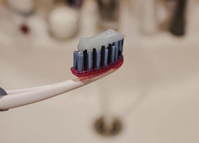 Некоторые зубные пасты и жидкости для полоскания рта способны помочь уменьшить распространение SARS-CoV-2