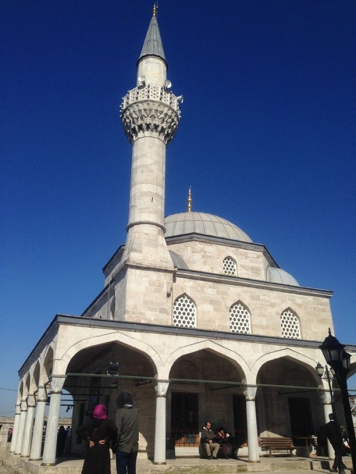 Стамбульская мечеть, на которую никогда не садятся птицы (ФОТО)