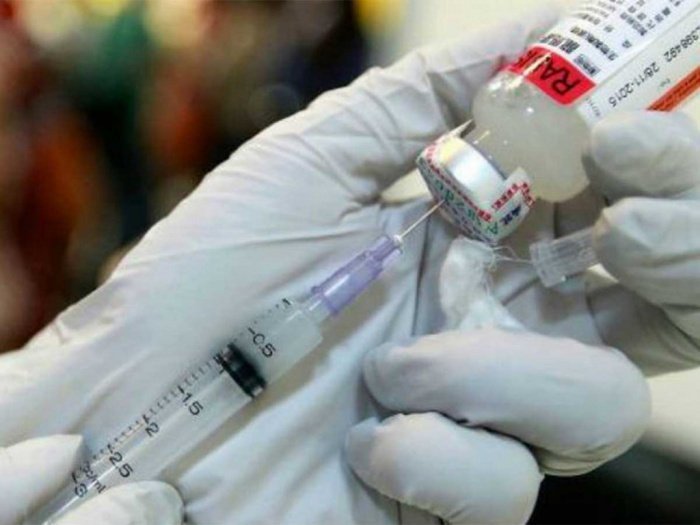 В ОАЭ людям начали вводить три дозы китайской вакцины. 