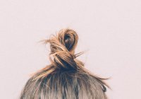Диетолог назвала факторы, влияющие на состояние волос