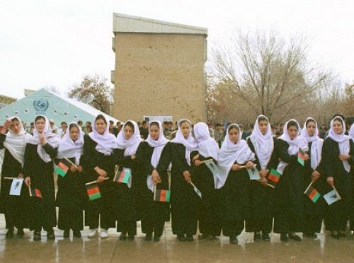 Афганские студентки (2002 год) (Фото: en.wikipedia.org).