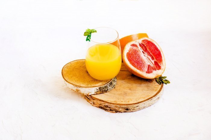  Грейпфрутовый сок блокирует действие статинов (Фото: unsplash.com).
