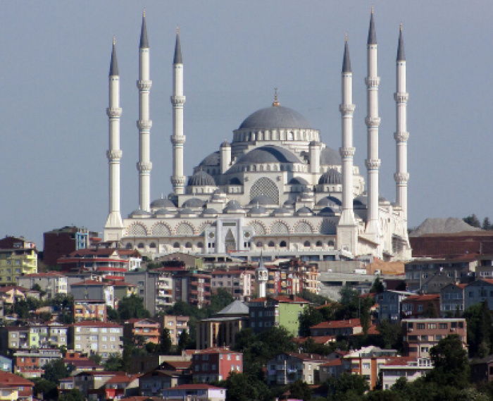 Новейшая Мечеть Чамлыджа (Фото: artifika.com.ua).