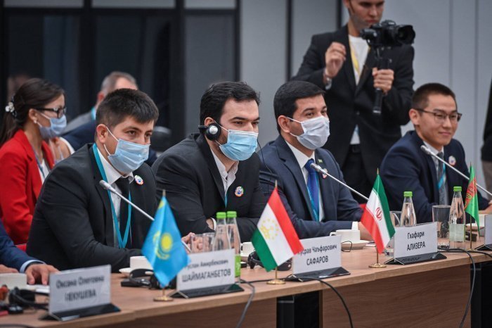 Минниханов встретился с участниками V Форума молодых дипломатов стран ОИС