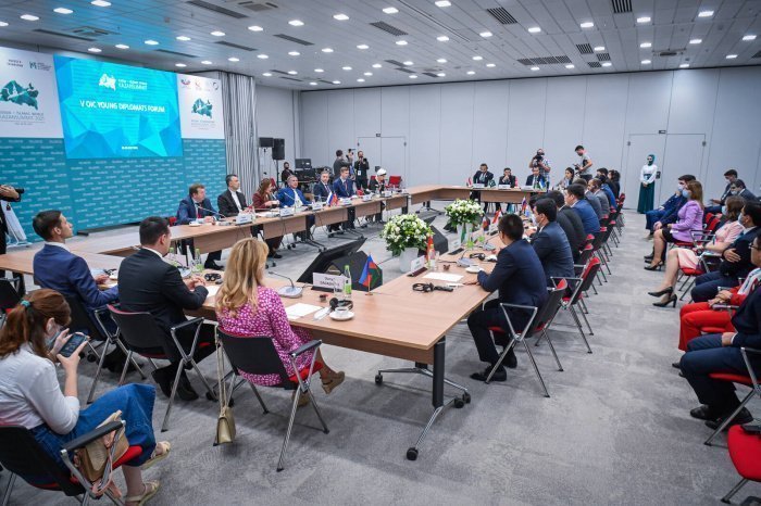 Минниханов встретился с участниками V Форума молодых дипломатов стран ОИС