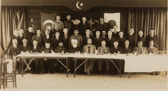 Абдурашид Ибрагим вместе с представителями татарской общины в Токио (Фото: архив университета Васеда).