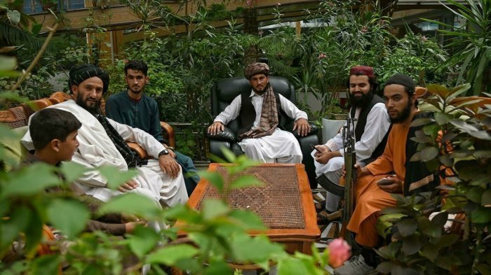 Талибы обосновались на вилле бывшего вице-президента Афганистана (Фото, видео)