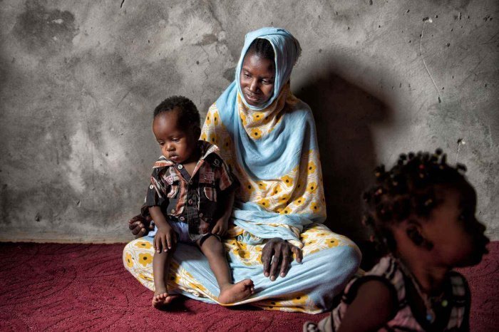 Мумида и ее дети (Мавритания). © UNICEF/UN05187/Dragaj