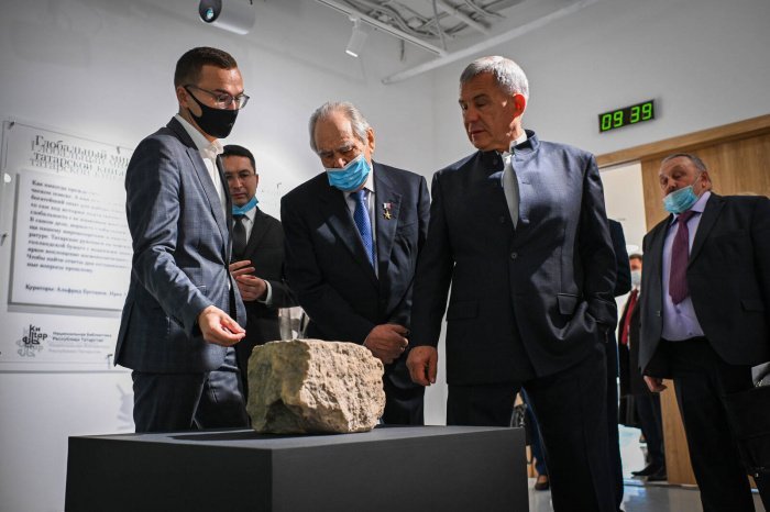 Минниханов и Шаймиев посетили выставку «Глобальный мир татарской книжности» (Фото)