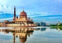 Вы должны это увидеть: 10 невероятно красивых плавучих мечетей