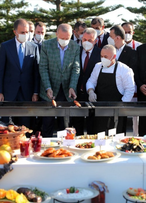 Эрдоган продемонстрировал свой кулинарный талант (Фото, видео)