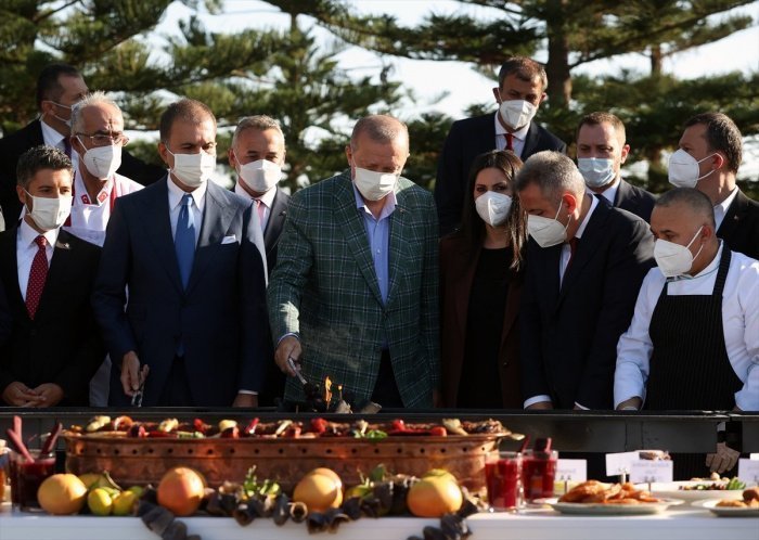 Эрдоган продемонстрировал свой кулинарный талант (Фото, видео)