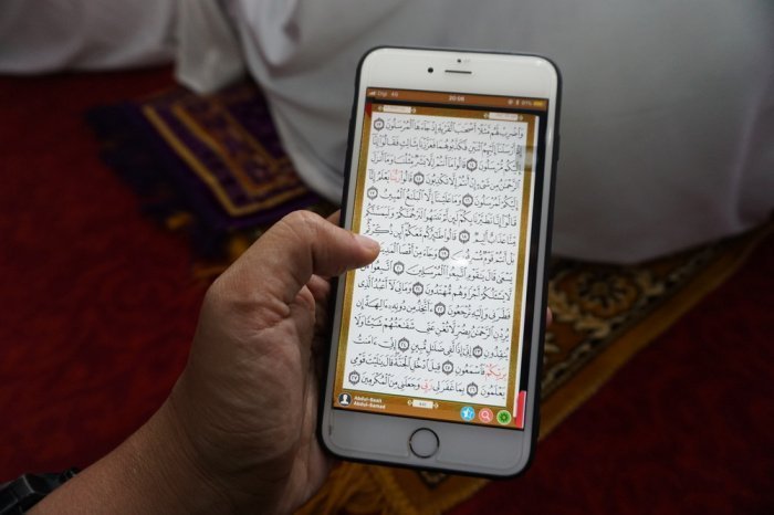 Современные технологии позволяют читать Коран любым удобным способом.