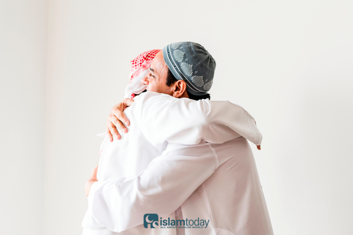 Почему Пророк ﷺ советовал обниматься?