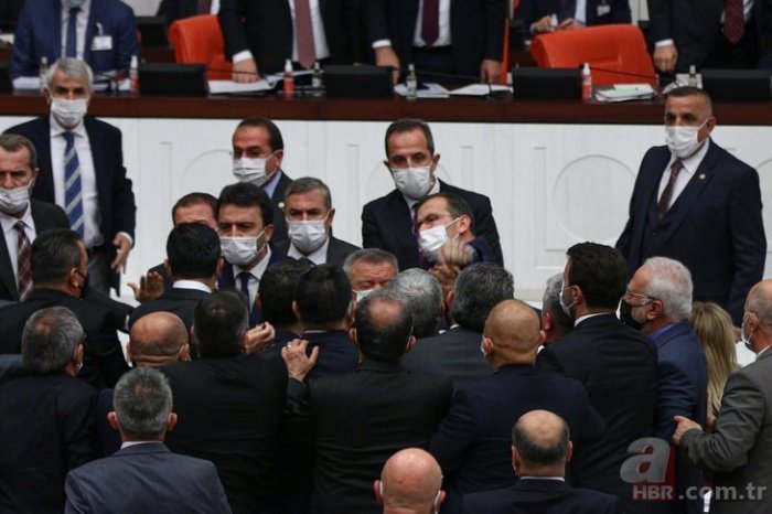 Турецкие депутаты подрались в парламенте (Фото)