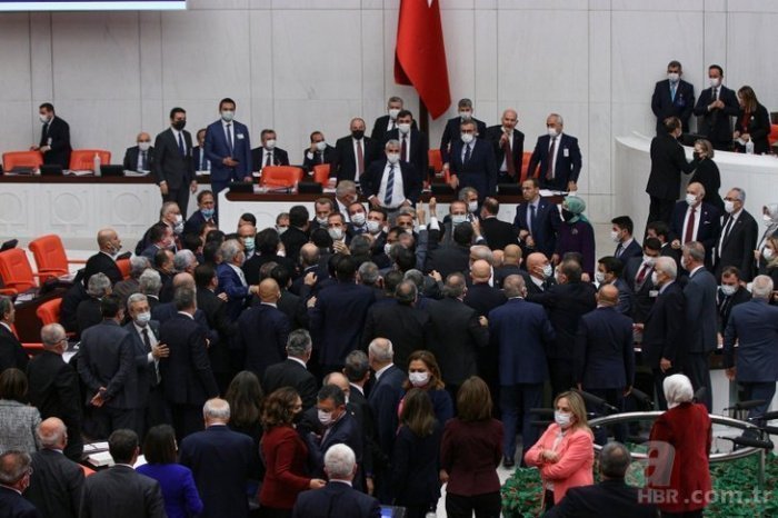Турецкие депутаты подрались в парламенте (Фото)