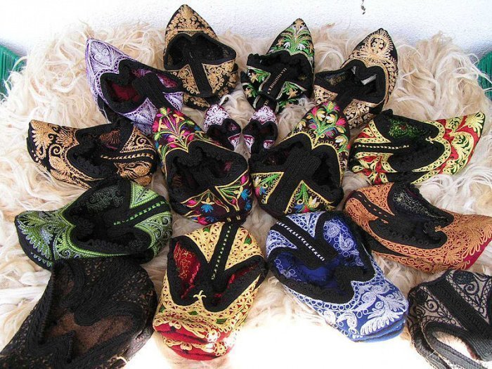 Традиционная помакская обувь ``терлицы``. Источник wikipedia.org