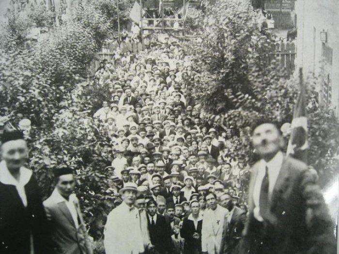 Торжественное установление полумесяца на минарет мечети. 27 июля 1924 года. Из личного архива Аяза Аги