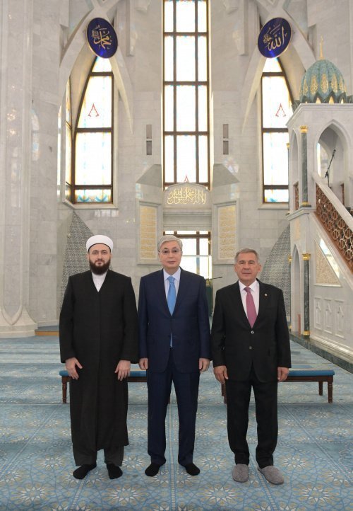 Токаев и Минниханов посетили мечеть «Кул Шариф»