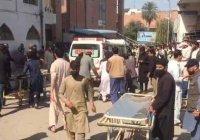 Не менее 30 человек погибли при взрыве в мечети в Пакистане