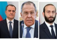 Лавров обсудил мирный договор с главами МИД Армении и Азербайджана