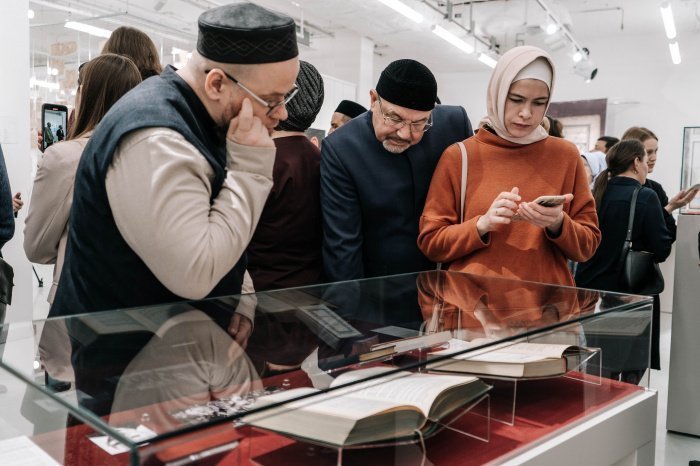 «Книга книг»: увидеть уникальные Кораны из фонда редких книг и рукописей может каждый (фоторепортаж)