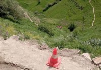 В Дагестане ребенок выжил после падения автомобиля с обрыва