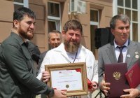 Кадыров получил орден «За заслуги перед стоматологией»
