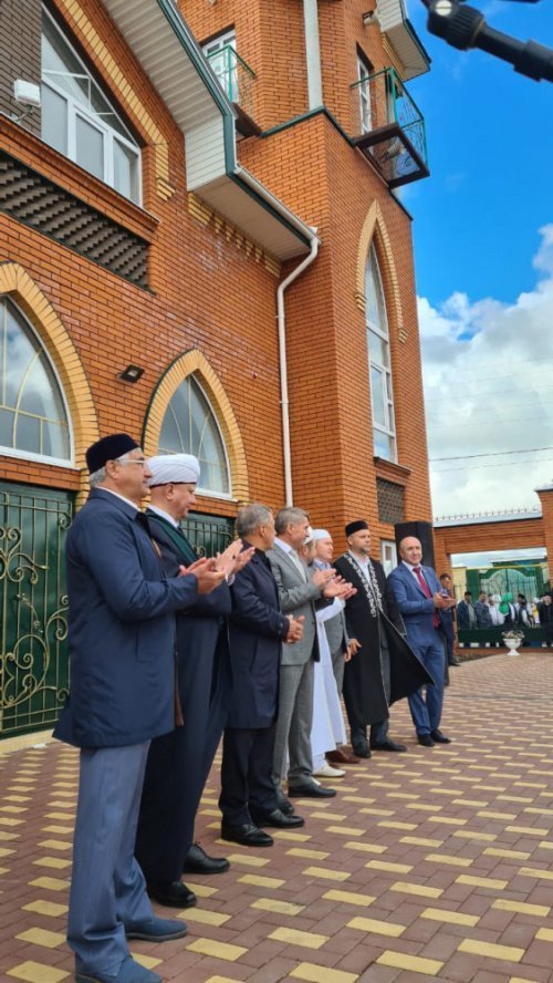 Минниханов принял участие в открытии Соборной мечети в Чувашии