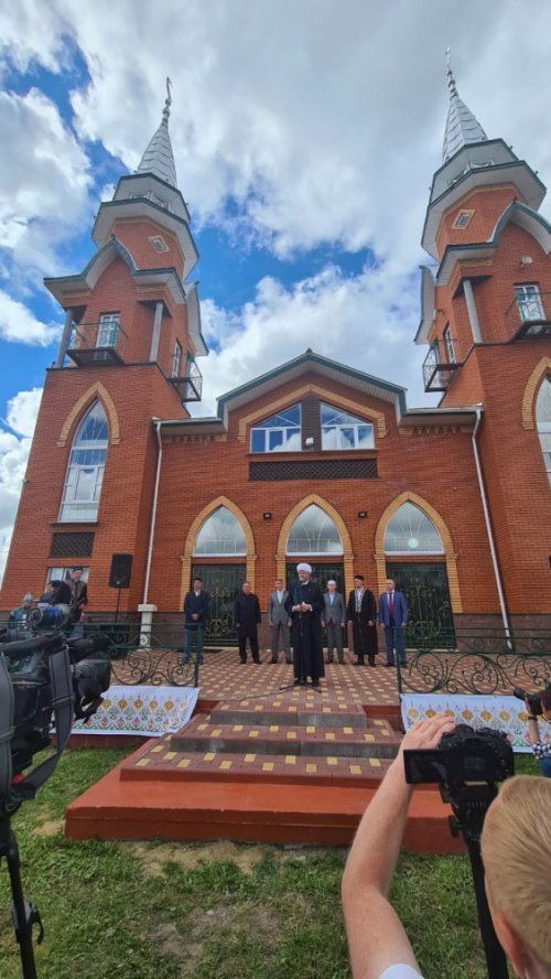 Минниханов принял участие в открытии Соборной мечети в Чувашии