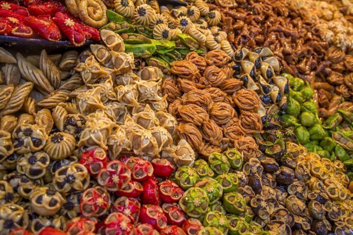 Сладости на марокканском рынке (Фото: elements.envato.com, автор: BGStock72).