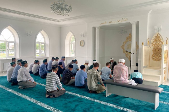 Минниханов посетил новую мечеть в Новошешминском районе