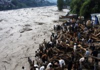 Власти Пакистана заявили о гуманитарном кризисе в стране