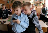 В школах России запретили пользоваться телефонами