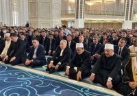 Назарбаев совершил пятничный намаз в новой мечети столицы Казахстана