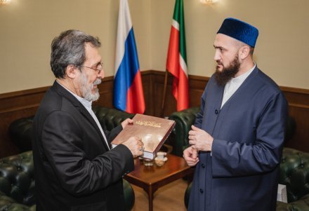 Муфтий РТ встретился с представителем иранского университета Аль Мустафа Расулом Абдоллахи