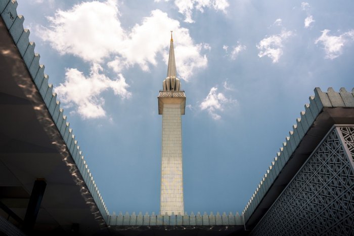 Национальная мечеть (мечеть Масджид Негара или Большая мечеть). Фото: elements.envato.com