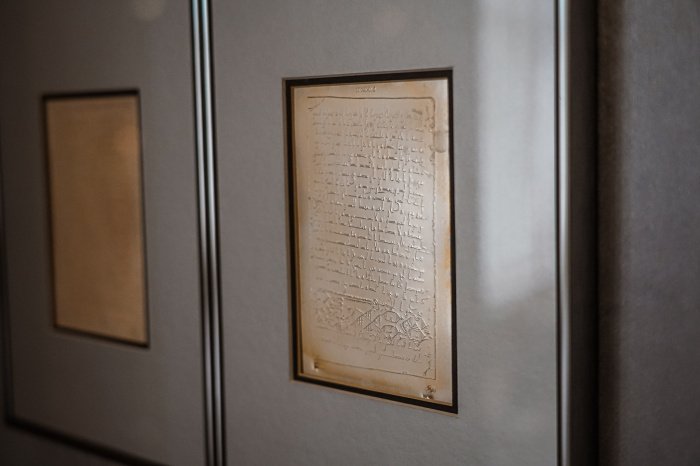 «Коран в серебре»: копию рукописи VIII века «Коран Усмана» представили в Казани (Фото)