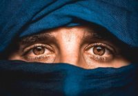 Поучительная история: почему после принятия ислама Абу Бакр стал нищим?