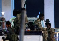 В Могадишо спецназ пытается отбить у террористов захваченный отель