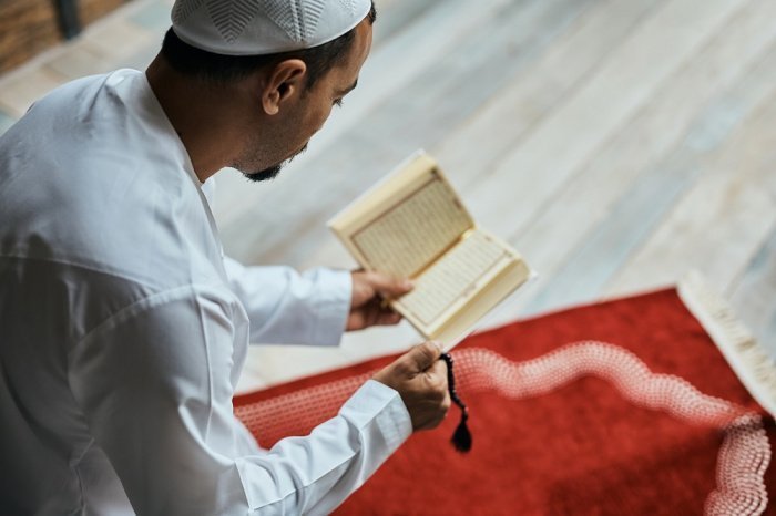 «Такие примеры Мы приводим людям»: вдохновляющие притчи из Корана