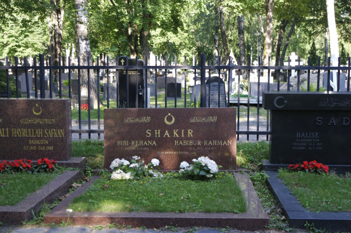 Семейная могила Хабибуррахмана и Бибирайханы Шакир. Хельсинки. (Из личного архива автора)