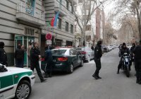 Посольство Азербайджана в Тегеране приостановило работу
