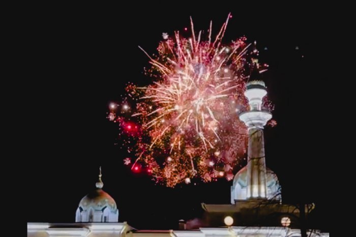 В честь завершения Рамадана в казанской мечети «Ахмадзаки» прогремел салют