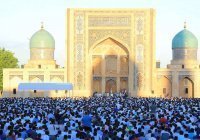 В Узбекистане уволили имама мечети за порицание вальса на выпускном