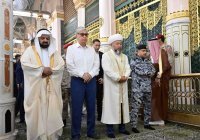 Токаев посетил мечеть пророка Мухаммада в Медине