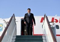 Президент Киргизии полетел на юг страны в эконом-классе рейсового самолета 