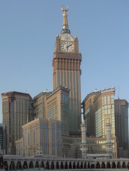 Отель «Королевская часовая башня», комплекс «Абрадж аль-Бейт». Автор фото King Eliot. Источник: en.wikipedia.org